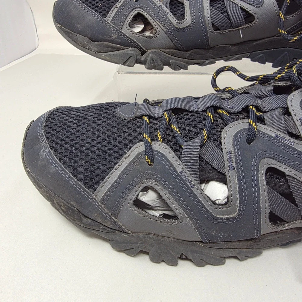 Merrell ships from